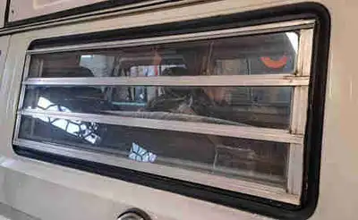 T2 Westfalia Jalousie fitted into a Vanagon window frame. It shows the new rubber seal in the pics,...