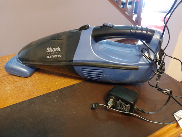Shark Handheld Vacuum, used few times in Vacuums in Calgary - Image 2