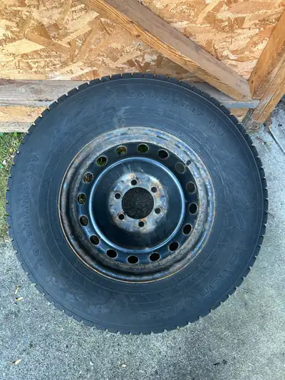 Nokian Nordman snowtires 17 inch.