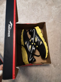 Saucony running shoes size youth 6.5, New in box