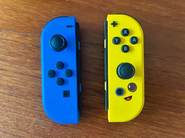 Nintendo Switch Joy-Con Fortnite Edition in Nintendo Switch in St. Catharines - Image 4