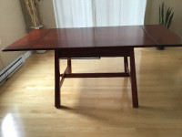 Table robuste en érable rouge massif
