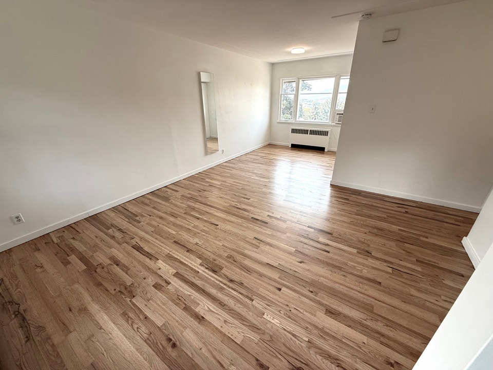 2 bedroom City view East Hill walk in Townhouse for rent 4
