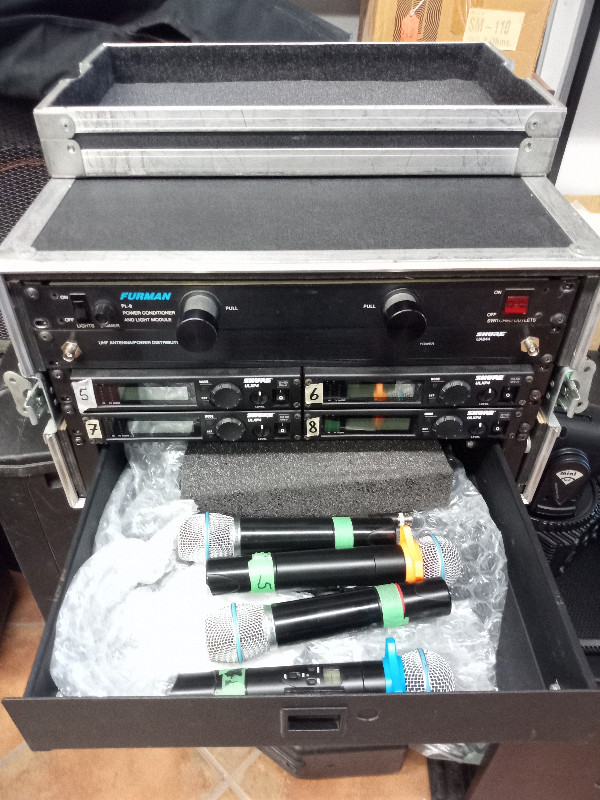 Shure ULX Pro Microphone System in Flight case in Other in Oshawa / Durham Region - Image 2