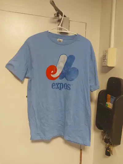 Montreal Expo blue Vintage Men’s T-shirt MLB Coors Light Coopers, View more