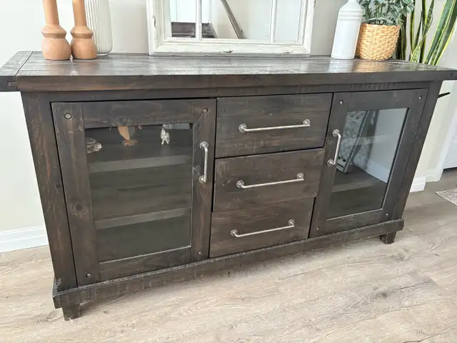 Urban Barn Buffet / Sideboard Cabinet  in Hutches & Display Cabinets in Napanee - Image 4
