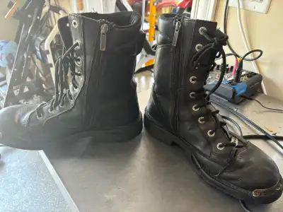 Harley-Davidson boots. Zipper and laces. Asking $50 sz 12