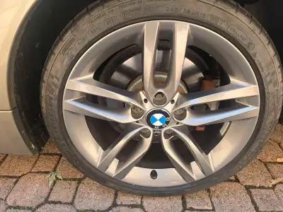 Original Bmw 18inch wheels rear tires need to be changed no bends or cracks 647 302 2512 800$ obo NE...