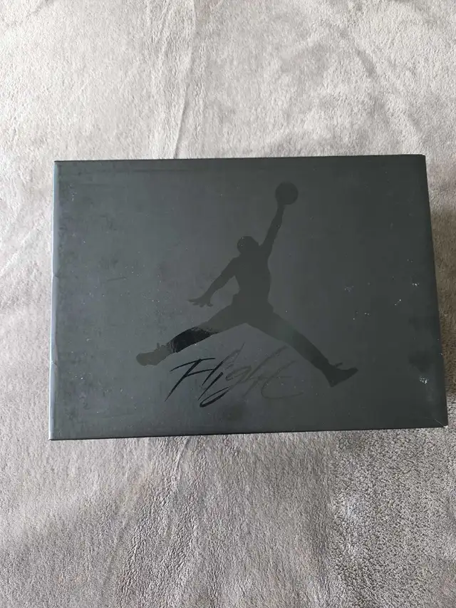 Jordan 4 Black Cat (2020) Size 9 in Men's Shoes in City of Toronto - Image 2