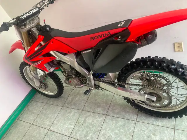 2007 CRF250R in Dirt Bikes & Motocross in Mississauga / Peel Region - Image 5