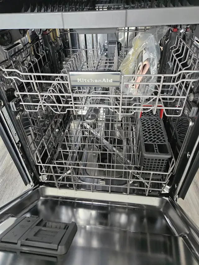 Mint Condition [kitchen aid and lg fridge  Used!​ in Refrigerators in West Island - Image 4
