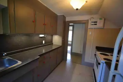Orillia 2 bedroom unit for July 1!