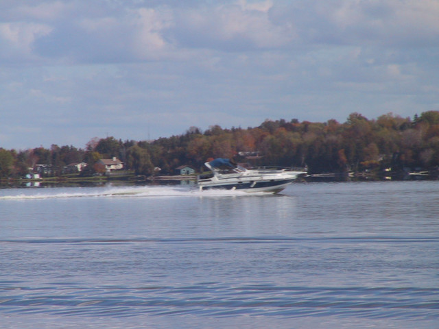 1987 SunRunner 296 in Powerboats & Motorboats in Belleville - Image 2