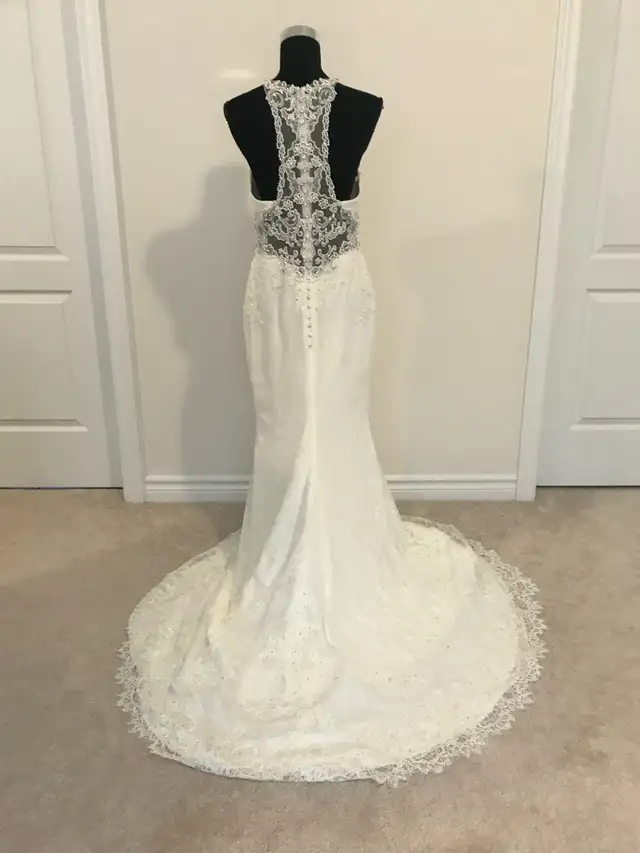 PRICE DROP!  Wedding Dress in Wedding in Kawartha Lakes - Image 5