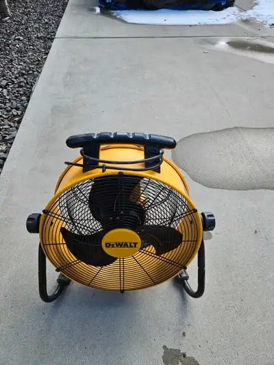 DEWALT Drum Fan 18in Yellow. Good condition!! It's almost new. Thank you!!