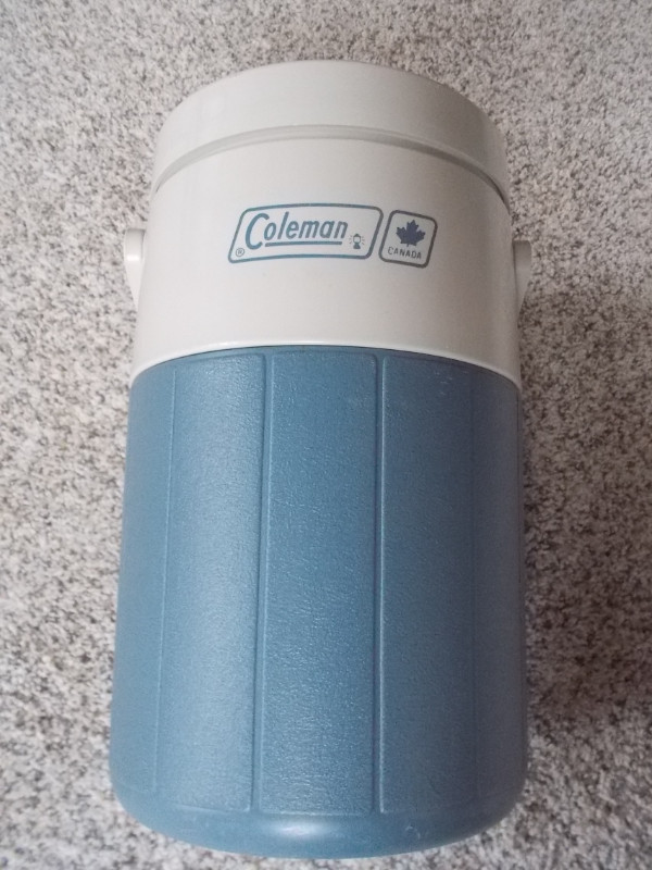 Coleman Canada 1 Gallon (4 litre) Water Jug dans Autre  à London - Image 2