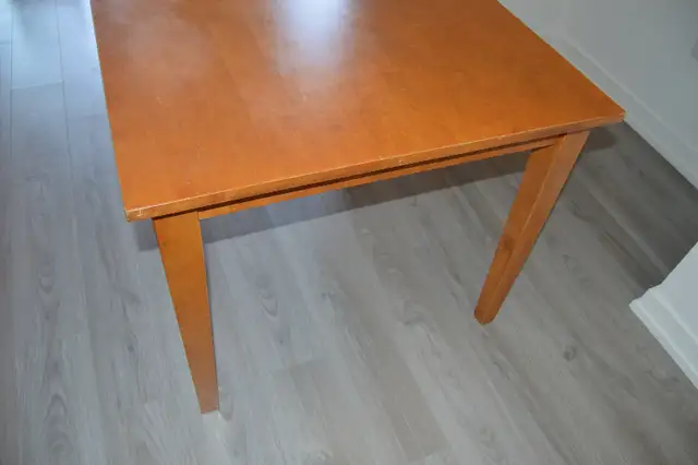 Solid Wood dinning table set with four chairs - 3 ft X 4 ft in Dining Tables & Sets in Markham / York Region - Image 3