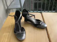 Chaussures Femmes ZARA Women Black & Silver T-Strap Shoes Gr 6.5