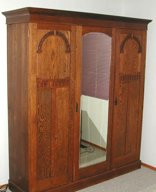UNIQUE PRISTINE  SOLID OAK ANTIQUE WARDROBE - REDUCED $1675.00