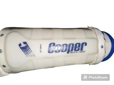 I deliver, Cooper hockey shin pads white, View more