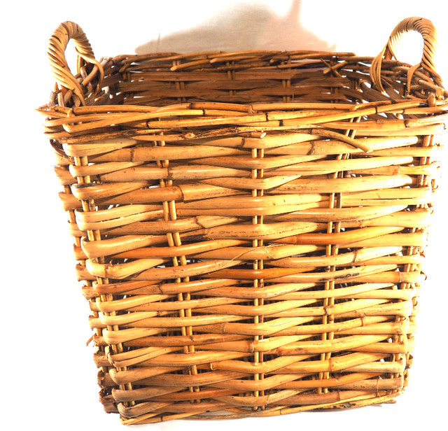 Large Wicker Basket with Handles (18"x18"x18") in Storage & Organization in St. Albert - Image 4