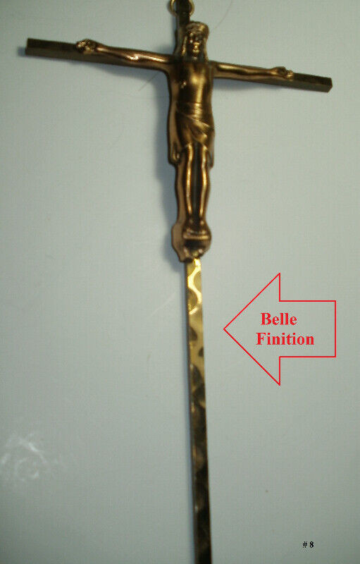 Antique Vintag Crucifix VOIR la Croix Jesus Christ Metal Brass dans Art et objets de collection  à Laval/Rive Nord - Image 2