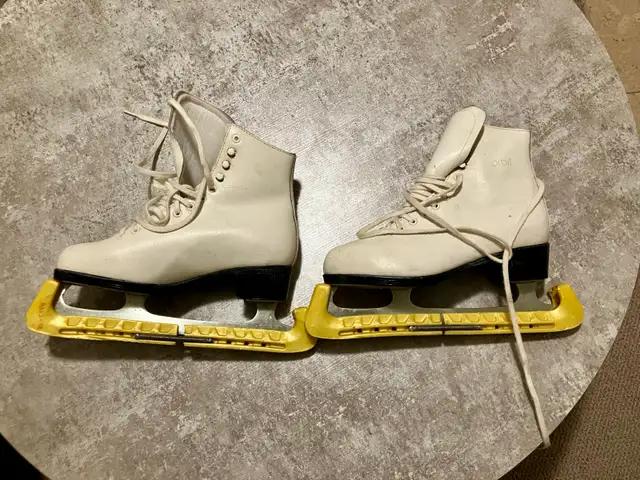 Orbit ice figure skate size 7 in Skates & Blades in Calgary - Image 2