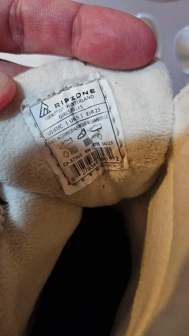 Toddler Snow boots Size 6 in Clothing - 2T in Kitchener / Waterloo - Image 5