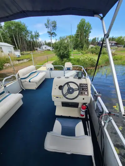 20' Suncruiser Pontoon Boat/ 2015 Karavan Trailer/50 hp 4 Stroke Yamaha Outboard, 36V 101 lbs minn K...