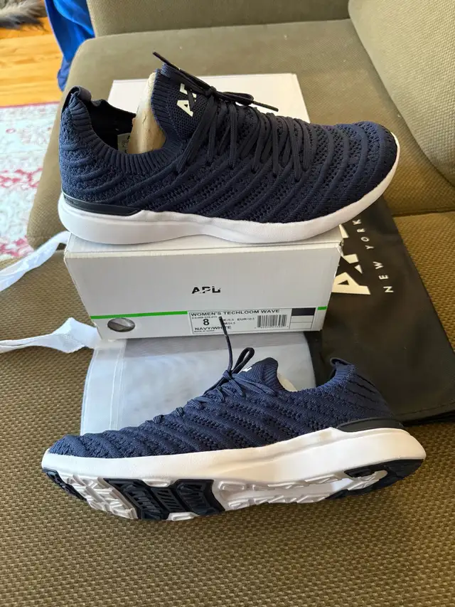 APL Running Shoes - Women’s Techloom Wave in Women's - Shoes in City of Montréal - Image 3