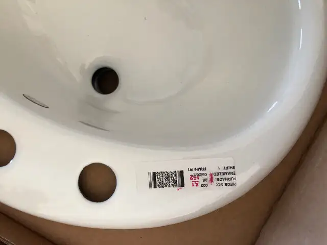 Lavabo en fonte blanc in Plumbing, Sinks, Toilets & Showers in Longueuil / South Shore - Image 4