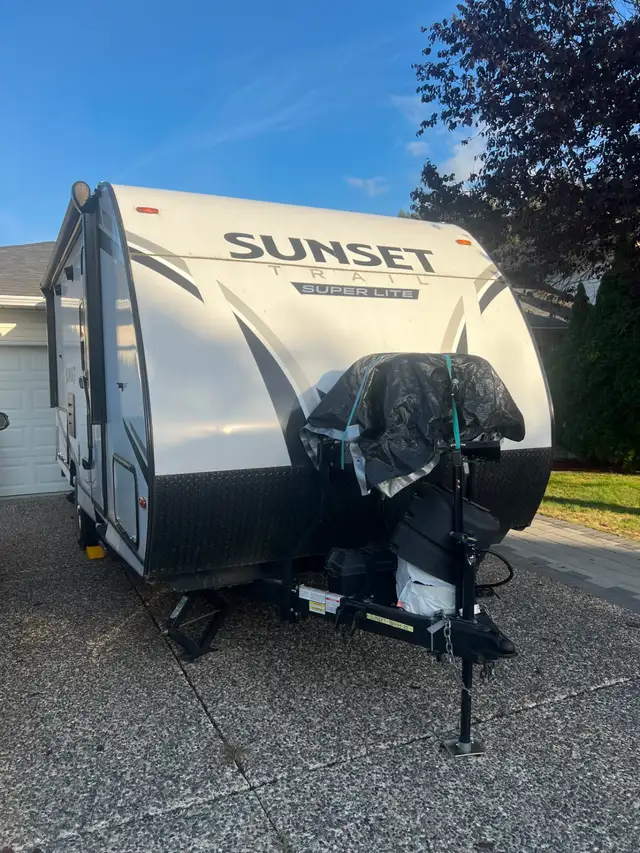 2022 CrossRoads Sunset Trail 188BH - Bunkhouse Travel Trailer in Travel Trailers & Campers in Chilliwack - Image 3