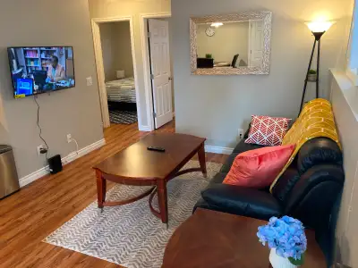 VIDEO TOUR! https://youtu.be/ElhuKUyPU_g THE HOME * In safe, desirable Crescentview area * Modern la...