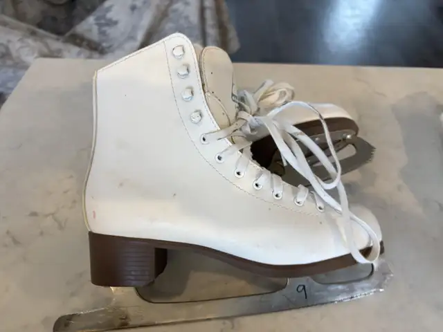 women’s skates 7.5/8/9 in Skates & Blades in Guelph - Image 4