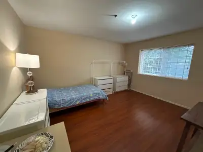 Available from August 15, 2026 Room conditions: very spacious and bright private single room (enclos...
