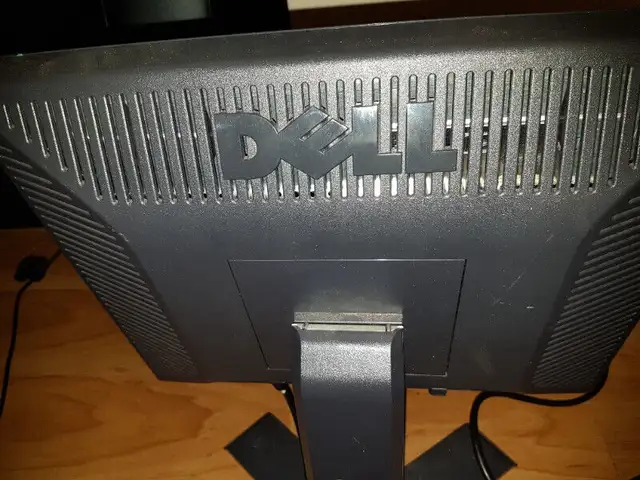 2 for $30 - USED OLDER MODEL COMPUTER MONITORS in Monitors in City of Toronto - Image 5