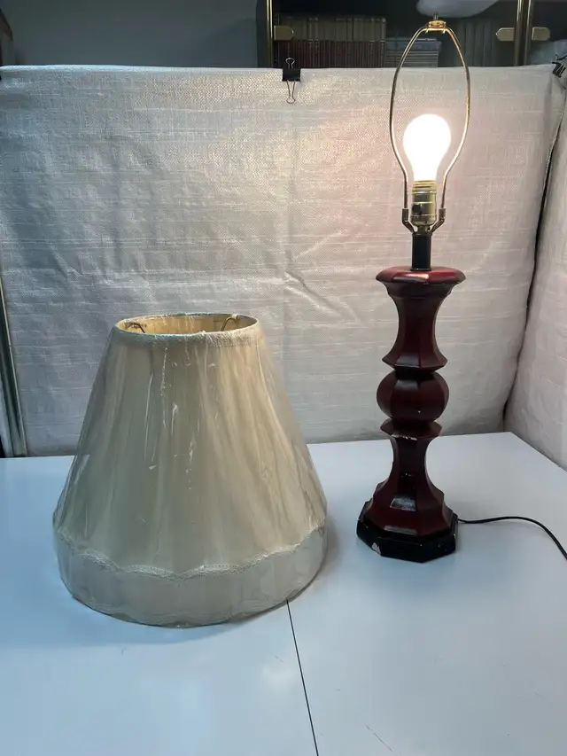 Lampe de Table Vintage / Vintage Mid-Century Table Lamp in Indoor Lighting & Fans in City of Montréal - Image 4