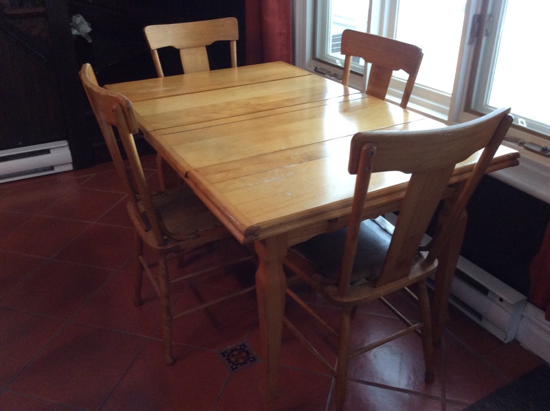 Table de cuisine antique et 5 chaises Mobilier de salle à manger et cuisine Ville de Québec