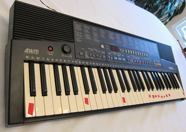 YAMAHA PSR-210 PORTATONE 61-KEY KEYBOARD 1993 * JAPAN * in Pianos & Keyboards in Ottawa