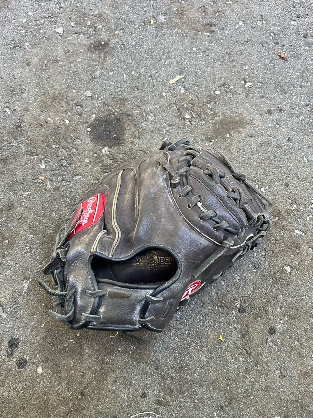 Baseball gloves in Baseball & Softball in Oshawa / Durham Region