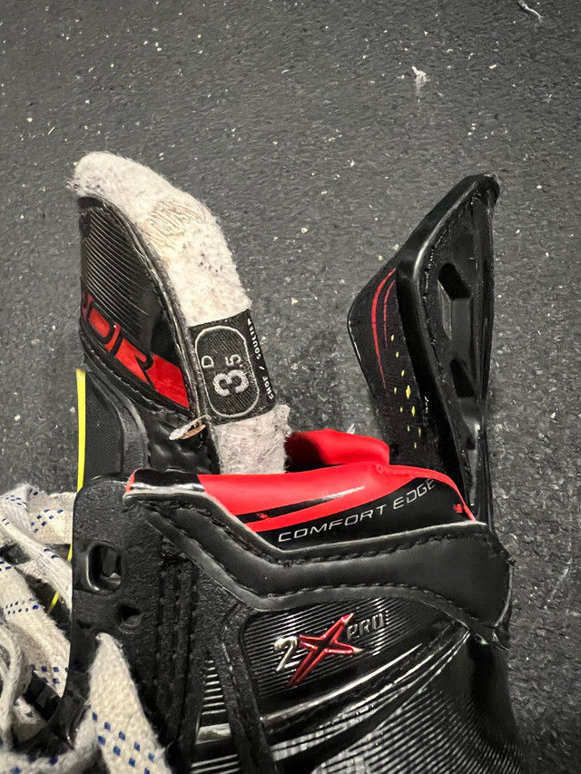 Bauer 2x Pro Jr. 3.5D skates  in Hockey in London - Image 4