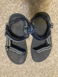 Teva sandal kids size 2