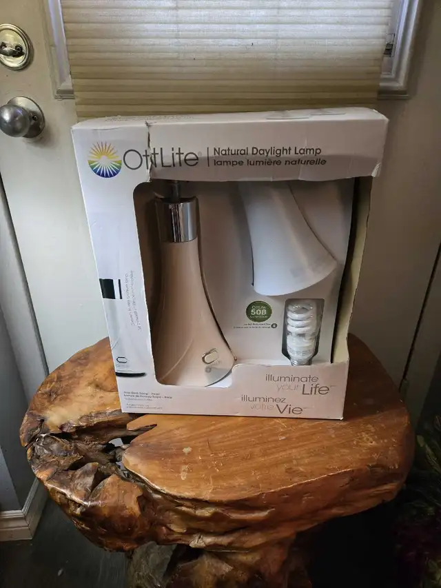 Ottlite Tulip Table Lamp--Brand New in Indoor Lighting & Fans in Kitchener / Waterloo - Image 2