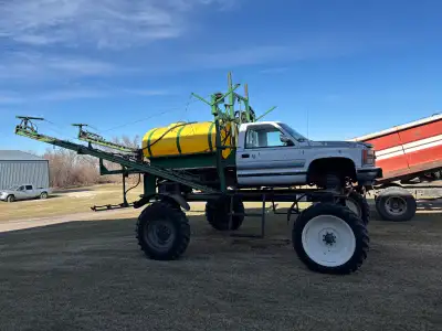 750 g tank 90 foot Hydraulic boom Raven 440 console with cruiser 2 5-10 and twin 10 nozzles $20000 O...