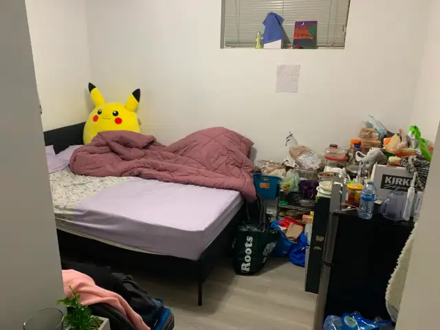 room for rent (stee.es yonge very convent location)