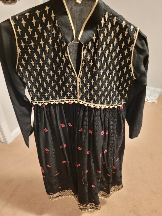 Girls and women. Gently used shalwar suit in Women's - Dresses & Skirts in La Ronge - Image 3