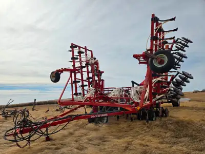 1998 Morris Maxim 39 foot air drill with 7180 two compartment tank. Double shoot, Morris gumbo boots...