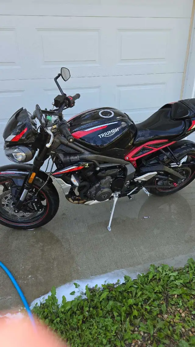 2020 Triumph street triple in Sport Bikes in Edmonton - Image 3