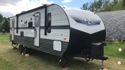 Excelllent condition 2021 Gulf Stream Kingsport 268BH bunkhouse travel trailer. Perfect family campe...