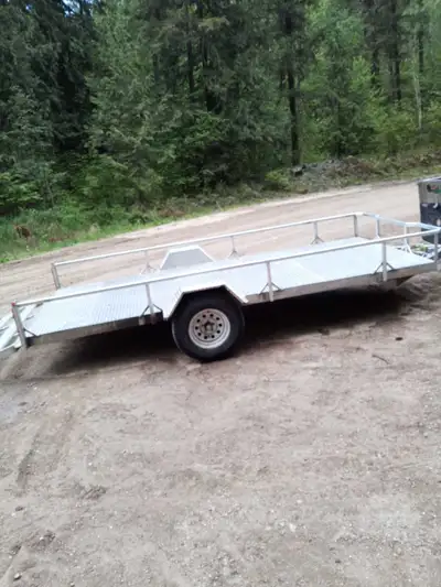 Like new, all aluminum, 3500# axle